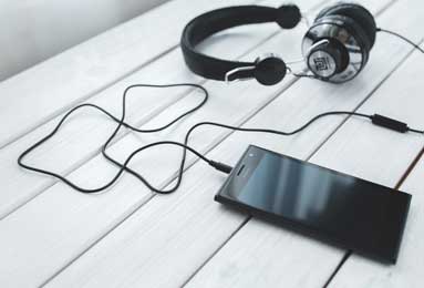 MK体育平台-任航争顶肘击，马宁判给玉昆点球，恩里克主罚中柱弹出