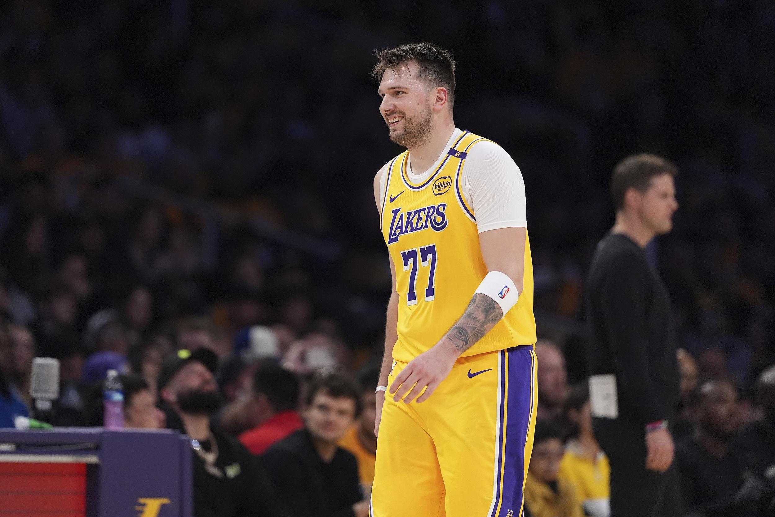 TA：近一个月东契奇的表现，已让湖人开始重新评估现有计划