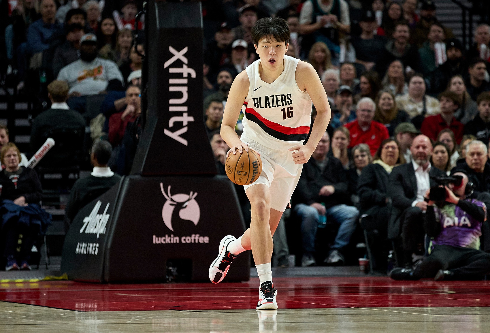 MK体育平台-被召回也没机会！杨瀚森未能登场 本赛季第21次被DNP